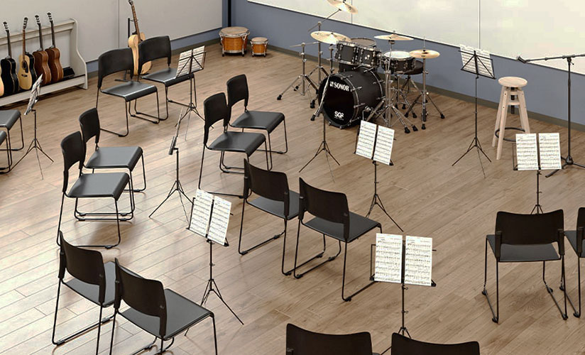 Cadeiras HD Select dispostas em uma sala de música